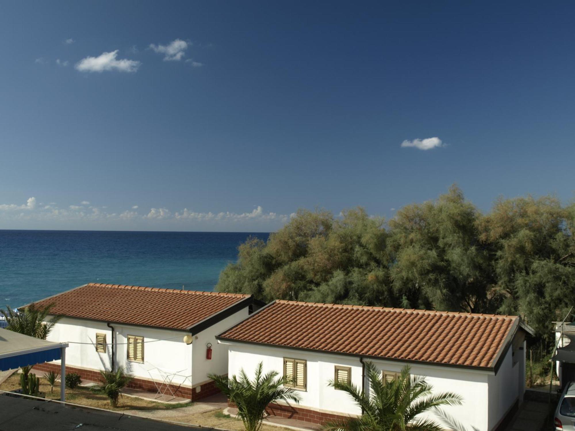 Residence Il Turistico Zambrone Exteriör bild